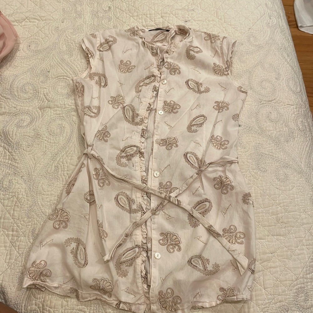 Burberry sleeveless shirt with tie front sz xs